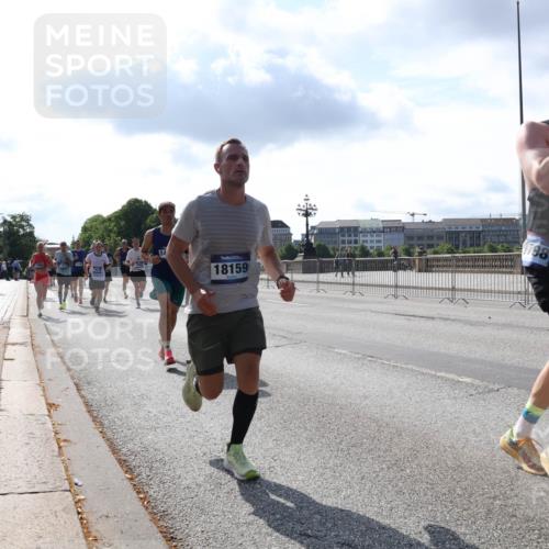 29.06.2025 - hella hamburg halbmarathon Lena Gebhardt http://msf.ph/oto/8318852 29.06.2025 09:47:49 Lombardsbrücke 18159, 3798, 155355, 1002, 1164, 1217, 1562, 2121, 2196, 2228, 2296, 2404, 2714, 2851, 3783, 4246, 4602, 5092, 5923, 5961, 6990, 8084, 8362, 8395, 8901, 9171, 9178, 9944, 10384, 10900, 10968, 11019, 11559, 11745, 11806, 12137, 12290, 12462, 12704, 12751, 12865, 13029, 13419, 13514, 13798, 13854, 14387, 14459, 14601, 14934, 14952, 15015, 15261, 15415, 15701, 15965, 16123, 16158, 16964, 17154, 18419 meine-sportfotos.de
