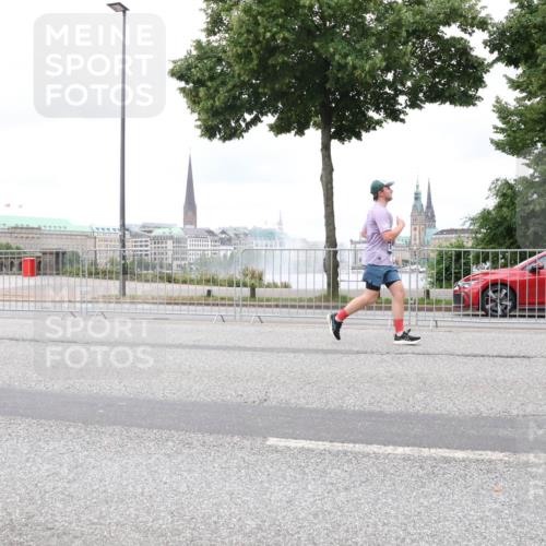 29.06.2025 - hella hamburg halbmarathon Lena Gebhardt http://msf.ph/oto/8318866 29.06.2025 10:57:08 Lombardsbrücke 1207, 2041, 2370, 2871, 2932, 3195, 3348, 3387, 3388, 3418, 3470, 3485, 3516, 3517, 3723, 3851, 4086, 4094, 4106, 4118, 4180, 4241, 4485, 4568, 4569, 4611, 4998, 5057, 5316, 5589, 5639, 5738, 5911, 5944, 6053, 6284, 6348, 6349, 6832, 6981, 7381, 7416, 7417, 7592, 7728, 7787, 7964, 8039, 8150, 8197, 8224, 8287, 8540, 8546, 8552, 8679, 8851, 8853, 9110, 9172, 9210, 9298, 9299 meine-sportfotos.de