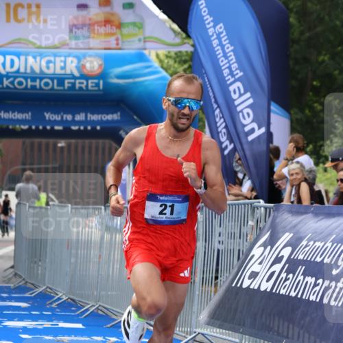 29.06.2025 - hella hamburg halbmarathon Strokosch-Dieckow http://msf.ph/oto/8318869 29.06.2025 10:05:09 Ziel 19, 21, 20052, 20518 meine-sportfotos.de
