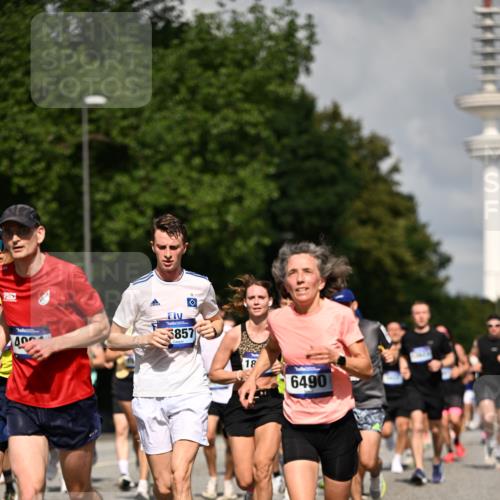 29.06.2025 - hella hamburg halbmarathon Dr. Thomas Lammeyer http://msf.ph/oto/8318871 29.06.2025 09:55:26 Kennedybrücke 1312, 1353, 1569, 1570, 1763, 1903, 1920, 2653, 2880, 3437, 3697, 4297, 4991, 4999, 5014, 5047, 5129, 5690, 5987, 6490, 6770, 7092, 7105, 7962, 8074, 8346, 8359, 8900, 9114, 9358, 9364, 9659, 10319, 10480, 10669, 10978, 11021, 11417 meine-sportfotos.de