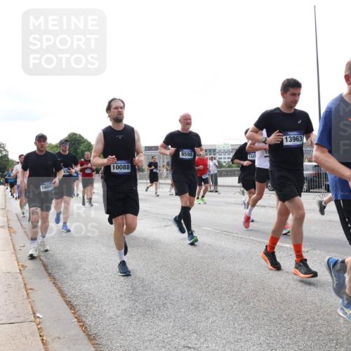 29.06.2025 - hella hamburg halbmarathon Lena Gebhardt http://msf.ph/oto/8318897 29.06.2025 10:22:38 Lombardsbrücke 1600, 2479, 10088, 9598, 1347, 13963, 1336, 1029, 1187, 1419, 1598, 2022, 2063, 2294, 2351, 2479, 2766, 2886, 3003, 3108, 3430, 3457, 3511, 3600, 3601, 3910, 3946, 4113, 4114, 4131, 4366, 4556, 4559, 4829, 4969, 4970, 5079, 5223, 5343, 5629, 5798, 5838, 6030, 6048, 6049, 6303, 6307, 6347, 6820, 6826, 6899, 6977, 7097, 7188, 7190, 7276, 7529, 7794, 7925, 8355, 8511, 8855, 8884, 8931, 8954, 9256, 10826, 12190, 13921, 14525, 14801 meine-sportfotos.de