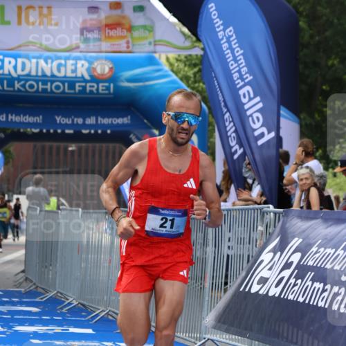 29.06.2025 - hella hamburg halbmarathon Strokosch-Dieckow http://msf.ph/oto/8318905 29.06.2025 10:05:09 Ziel 19, 21, 20052, 20518 meine-sportfotos.de