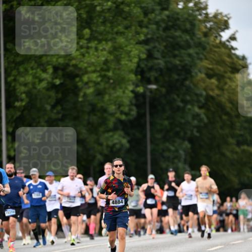 29.06.2025 - hella hamburg halbmarathon Dr. Thomas Lammeyer http://msf.ph/oto/8318946 29.06.2025 10:39:04 Kennedybrücke 1417, 1497, 2265, 2355, 2482, 2751, 2801, 3130, 3409, 3420, 4884, 5453, 6171, 6310, 6329, 6335, 6571, 7020, 7299, 8369, 8965, 9164, 9248, 10335, 10464, 10606 meine-sportfotos.de