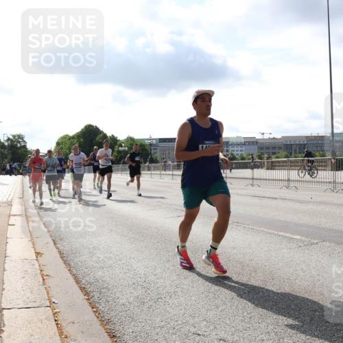 29.06.2025 - hella hamburg halbmarathon Lena Gebhardt http://msf.ph/oto/8318961 29.06.2025 09:47:50 Lombardsbrücke 14, 1164, 1217, 1562, 2121, 2196, 2296, 2404, 2714, 2851, 3783, 4246, 4602, 5092, 5923, 5961, 6990, 8084, 8362, 8395, 8901, 9171, 9178, 9944, 10384, 10900, 10968, 11019, 11202, 11227, 11559, 11745, 11806, 12137, 12290, 12462, 12704, 12751, 12865, 13029, 13419, 13514, 13798, 13854, 14387, 14459, 14601, 14934, 14952, 15015, 15261, 15415, 15701, 15965, 16123, 16158, 16964, 17154, 18419 meine-sportfotos.de