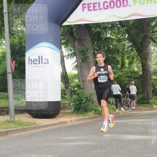 29.06.2025 - hella hamburg halbmarathon KatJ http://msf.ph/oto/8318962 29.06.2025 10:16:08 Zwischen KM18-KM19  meine-sportfotos.de