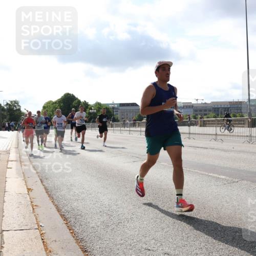 29.06.2025 - hella hamburg halbmarathon Lena Gebhardt http://msf.ph/oto/8319067 29.06.2025 09:47:50 Lombardsbrücke 1164, 1217, 1562, 2121, 2196, 2296, 2404, 2714, 2851, 3783, 4246, 4602, 5092, 5923, 5961, 6990, 8084, 8362, 8395, 8901, 9171, 9178, 9944, 10384, 10900, 10968, 11019, 11202, 11227, 11559, 11745, 11806, 12137, 12290, 12462, 12704, 12751, 12865, 13029, 13419, 13514, 13798, 13854, 14387, 14459, 14601, 14934, 14952, 15015, 15261, 15415, 15701, 15965, 16123, 16158, 16964, 17154, 18419 meine-sportfotos.de