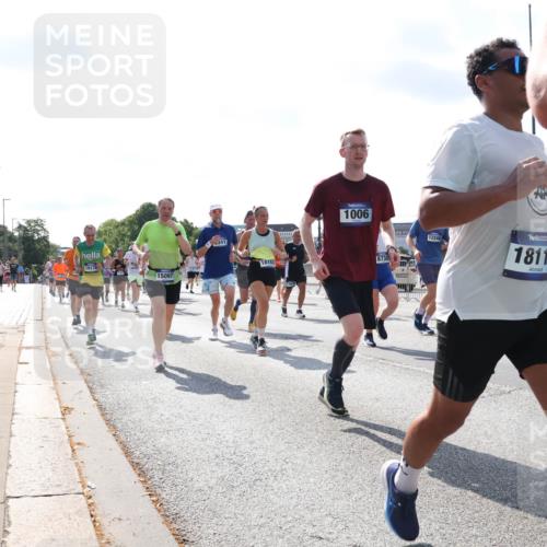 29.06.2025 - hella hamburg halbmarathon Lena Gebhardt http://msf.ph/oto/8319114 29.06.2025 10:00:04 Lombardsbrücke 19178, 15097, 341, 1815, 1006, 8730, 12248, 18112, 1006, 1019, 1125, 1180, 1239, 1264, 1526, 1834, 1914, 1955, 2027, 2086, 2099, 2159, 2348, 2364, 2391, 2432, 2447, 2582, 2584, 2606, 2652, 2676, 2677, 2730, 2910, 3177, 3181, 3279, 3668, 3836, 3861, 3898, 4013, 4231, 4426, 4632, 4772, 4796, 4837, 5015, 5134, 5272, 5277, 5341, 5728, 6082, 6084, 6104, 6174, 6201, 6202, 6260, 6462, 6470, 6581, 6587, 8330, 9142, 9984, 10031, 11039, 11568, 11844 meine-sportfotos.de