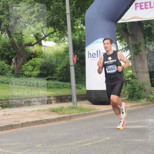 29.06.2025 - hella hamburg halbmarathon KatJ http://msf.ph/oto/8319120 29.06.2025 10:16:09 Zwischen KM18-KM19  meine-sportfotos.de
