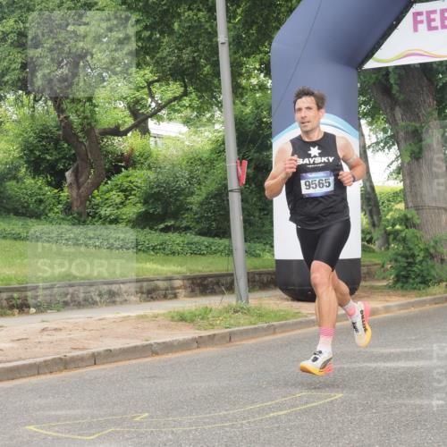 29.06.2025 - hella hamburg halbmarathon KatJ http://msf.ph/oto/8319139 29.06.2025 10:16:09 Zwischen KM18-KM19  meine-sportfotos.de
