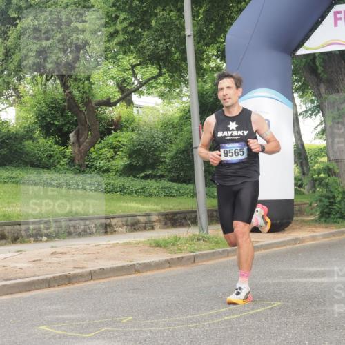 29.06.2025 - hella hamburg halbmarathon KatJ http://msf.ph/oto/8319161 29.06.2025 10:16:09 Zwischen KM18-KM19  meine-sportfotos.de