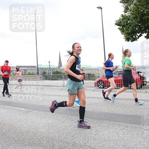 29.06.2025 - hella hamburg halbmarathon Lena Gebhardt http://msf.ph/oto/8319176 29.06.2025 10:57:09 Lombardsbrücke 5499, 16646, 11586, 1001, 1207, 2041, 2370, 2871, 2932, 3195, 3348, 3387, 3388, 3418, 3470, 3485, 3516, 3517, 3723, 3851, 4086, 4094, 4106, 4118, 4180, 4241, 4485, 4568, 4569, 4611, 4998, 5057, 5316, 5589, 5639, 5738, 5944, 6053, 6284, 6348, 6349, 6832, 6981, 7381, 7416, 7417, 7592, 7728, 7787, 7964, 8039, 8150, 8197, 8224, 8287, 8540, 8546, 8552, 8679, 8851, 8853, 9110, 9172, 9210, 9298, 9299 meine-sportfotos.de