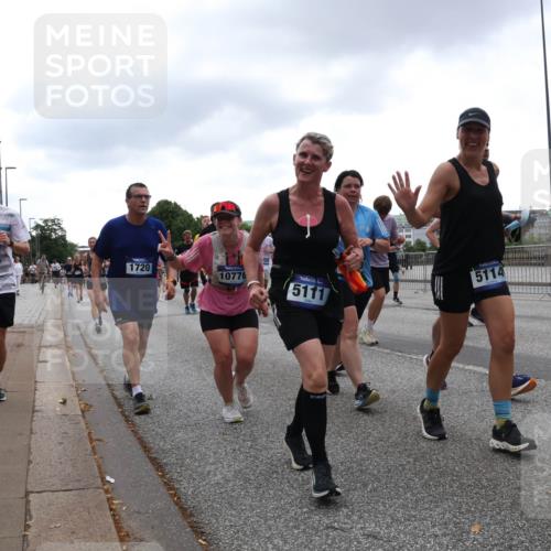 29.06.2025 - hella hamburg halbmarathon Lena Gebhardt http://msf.ph/oto/8319180 29.06.2025 10:47:14 Lombardsbrücke 7430, 1720, 10776, 5111, 5114, 1073, 1185, 1286, 1363, 1434, 1463, 1523, 1593, 1607, 1704, 1720, 1961, 2148, 2211, 2320, 2327, 2407, 2537, 2555, 2556, 2665, 2981, 2994, 3339, 3406, 3407, 3823, 4184, 4239, 4325, 4483, 4806, 4895, 4974, 4975, 5111, 5114, 5700, 5796, 5895, 5953, 6255, 6256, 6485, 6496, 6740, 6879, 6995, 7073, 7403, 7412, 7430, 7431, 7630, 7631, 7827, 8105, 8131, 8270, 8486, 8553, 8684, 8706, 8915, 8953, 8967, 9018, 11458, 11738 meine-sportfotos.de