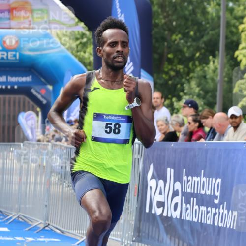 29.06.2025 - hella hamburg halbmarathon Strokosch-Dieckow http://msf.ph/oto/8319186 29.06.2025 10:04:32 Ziel 58, 59 meine-sportfotos.de