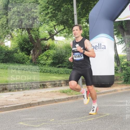 29.06.2025 - hella hamburg halbmarathon KatJ http://msf.ph/oto/8319190 29.06.2025 10:16:09 Zwischen KM18-KM19  meine-sportfotos.de