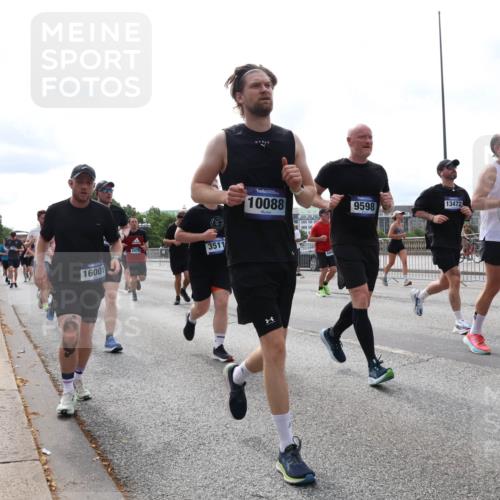 29.06.2025 - hella hamburg halbmarathon Lena Gebhardt http://msf.ph/oto/8319191 29.06.2025 10:22:38 Lombardsbrücke 16001, 2479, 3511, 10088, 9598, 13472, 17068, 100, 1029, 1187, 1419, 1598, 2022, 2063, 2294, 2351, 2479, 2766, 2886, 3003, 3108, 3430, 3457, 3511, 3600, 3601, 3910, 3946, 4113, 4114, 4131, 4366, 4556, 4559, 4829, 4969, 4970, 5079, 5223, 5343, 5629, 5798, 5838, 6030, 6048, 6049, 6303, 6307, 6347, 6820, 6826, 6899, 6977, 7097, 7188, 7190, 7276, 7529, 7794, 7925, 8355, 8511, 8855, 8884, 8931, 8954, 9256, 10826, 12190, 13921, 14525, 14801 meine-sportfotos.de