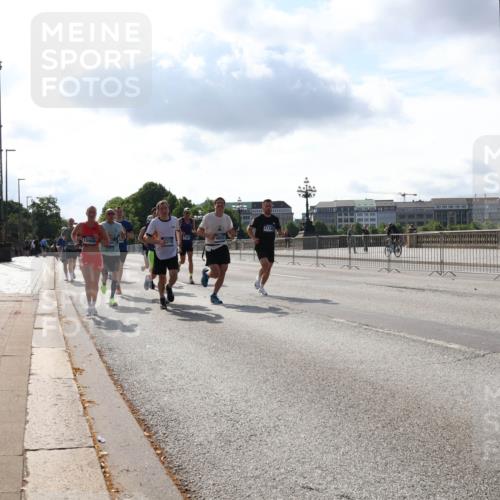 29.06.2025 - hella hamburg halbmarathon Lena Gebhardt http://msf.ph/oto/8319240 29.06.2025 09:47:51 Lombardsbrücke 4602, 1164, 1217, 1562, 2196, 2296, 2404, 2714, 2851, 3783, 4602, 5091, 5092, 5923, 5961, 6990, 8084, 8362, 8395, 8901, 9171, 9178, 9944, 10384, 10900, 10968, 11019, 11202, 11227, 11559, 11745, 11806, 12137, 12290, 12462, 12704, 12751, 12865, 13029, 13419, 13514, 13798, 13854, 14387, 14459, 14601, 14934, 14952, 15015, 15261, 15415, 15701, 15965, 16123, 16158, 16964, 17154, 18419 meine-sportfotos.de
