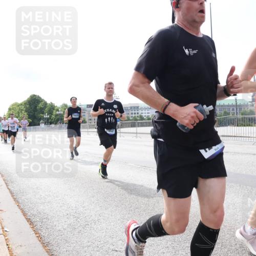 29.06.2025 - hella hamburg halbmarathon Lena Gebhardt http://msf.ph/oto/8319294 29.06.2025 10:12:43 Lombardsbrücke 16826, 7907, 10581, 1020, 1051, 1249, 1610, 1785, 1850, 1851, 1939, 2531, 2661, 2891, 2942, 2963, 2964, 3182, 3248, 3262, 3746, 4453, 4499, 4532, 4554, 5150, 5166, 5176, 5597, 5598, 6207, 6822, 6871, 6966, 7014, 7873, 7907, 8917, 8971, 9254, 9405, 10067, 10402, 10581, 10685, 11025, 11509, 11720, 12456, 13566, 13816, 14404, 14540, 14863, 14868, 14869, 15012, 15369, 15531, 16323, 16379, 16473, 16826, 16911, 17061, 17994, 18178, 18493, 18530 meine-sportfotos.de
