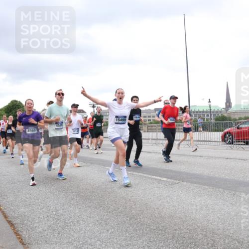 29.06.2025 - hella hamburg halbmarathon Lena Gebhardt http://msf.ph/oto/8319313 29.06.2025 10:57:10 Lombardsbrücke 13194, 8039, 4568, 4569, 1282, 10142, 15499, 16646, 11586, 1207, 2041, 2370, 2871, 2932, 3195, 3348, 3387, 3388, 3418, 3470, 3485, 3516, 3517, 3723, 3851, 4086, 4094, 4106, 4118, 4180, 4241, 4485, 4568, 4569, 4611, 4998, 5057, 5316, 5589, 5639, 5738, 5944, 6053, 6284, 6348, 6349, 6832, 6981, 7381, 7416, 7417, 7592, 7728, 7787, 7964, 8039, 8150, 8197, 8224, 8287, 8540, 8546, 8552, 8679, 8851, 8853, 9110, 9298, 9299 meine-sportfotos.de