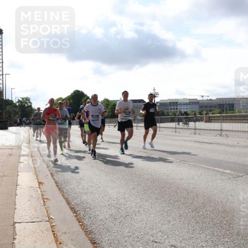 29.06.2025 - hella hamburg halbmarathon Lena Gebhardt http://msf.ph/oto/8319327 29.06.2025 09:47:51 Lombardsbrücke 4602, 15965, 18216, 1164, 11745, 1164, 1217, 1562, 2196, 2296, 2404, 2714, 2851, 3783, 4602, 5091, 5092, 5923, 5961, 6990, 8084, 8362, 8395, 8901, 9171, 9178, 9944, 10384, 10900, 10968, 11019, 11202, 11227, 11559, 11745, 11806, 12137, 12290, 12462, 12704, 12751, 12865, 13029, 13419, 13514, 13798, 13854, 14387, 14459, 14601, 14934, 14952, 15015, 15261, 15415, 15701, 15965, 16123, 16158, 16964, 17154, 18419 meine-sportfotos.de