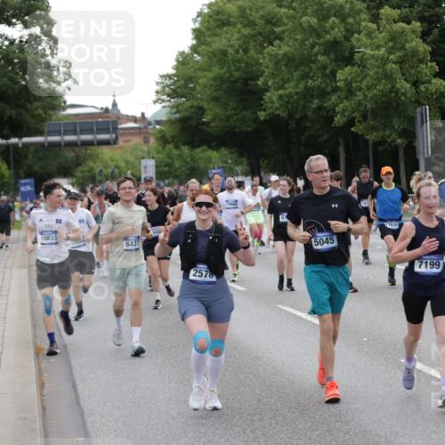 29.06.2025 - hella hamburg halbmarathon Jannik Wohlers http://msf.ph/oto/8319357 29.06.2025 10:39:15 Lombardsbrücke 2578, 2976, 3046, 4298, 4609, 4752, 5045, 5701, 6321, 6427, 6428, 6719, 6726, 6739, 7053, 7125, 7199, 7429, 8995, 9569, 9698, 9747, 9777, 10441, 10626, 10627, 10666, 10714, 10833, 11461, 11664, 11982, 12150, 12217, 12631, 12680, 13178, 13495, 14111, 14674, 14882, 15265, 15433, 15494, 16178, 17379, 17407, 17634, 17666, 17695, 18944, 19121 meine-sportfotos.de