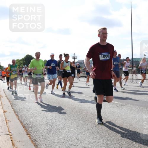 29.06.2025 - hella hamburg halbmarathon Lena Gebhardt http://msf.ph/oto/8319375 29.06.2025 10:00:04 Lombardsbrücke 19178, 15097, 5341, 1815, 1006, 12248, 612, 10337, 1006, 1019, 1125, 1180, 1239, 1264, 1526, 1834, 1914, 1955, 2027, 2086, 2099, 2159, 2348, 2364, 2391, 2432, 2447, 2582, 2584, 2606, 2652, 2676, 2677, 2730, 2910, 3177, 3181, 3279, 3668, 3836, 3861, 3898, 4013, 4231, 4426, 4632, 4772, 4796, 4837, 5015, 5134, 5272, 5277, 5341, 5728, 6082, 6084, 6104, 6174, 6201, 6202, 6260, 6462, 6470, 6581, 6587, 8330, 9142, 9984, 10031, 11039, 11568, 11844 meine-sportfotos.de
