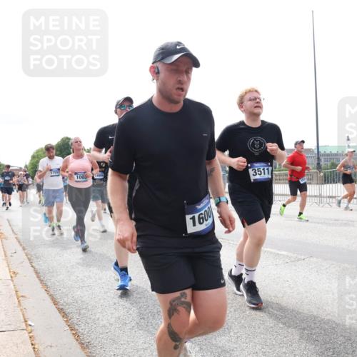 29.06.2025 - hella hamburg halbmarathon Lena Gebhardt http://msf.ph/oto/8319403 29.06.2025 10:22:39 Lombardsbrücke 17553, 100, 14906, 1600, 3511, 1029, 1187, 1419, 1598, 2022, 2294, 2351, 2479, 2766, 2886, 3003, 3108, 3430, 3457, 3511, 3600, 3601, 3910, 3946, 4113, 4114, 4131, 4556, 4559, 4829, 4969, 4970, 5079, 5223, 5343, 5629, 5798, 5838, 6030, 6048, 6049, 6303, 6307, 6347, 6820, 6826, 6899, 6977, 7097, 7188, 7190, 7266, 7276, 7529, 7794, 7925, 8355, 8511, 8855, 8884, 8931, 9256, 10826, 12190, 13921, 14525, 14801 meine-sportfotos.de
