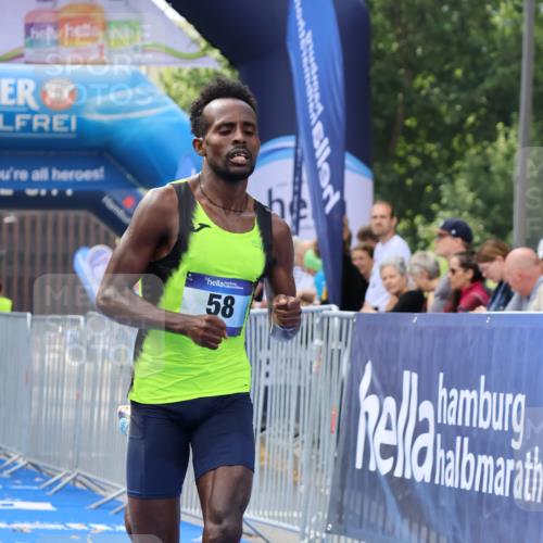 29.06.2025 - hella hamburg halbmarathon Strokosch-Dieckow http://msf.ph/oto/8319416 29.06.2025 10:04:31 Ziel 58, 59 meine-sportfotos.de