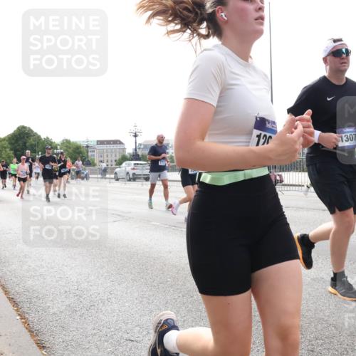 29.06.2025 - hella hamburg halbmarathon Lena Gebhardt http://msf.ph/oto/8319429 29.06.2025 10:37:32 Lombardsbrücke 777, 190, 13077, 1022, 1276, 1337, 1475, 1597, 1819, 2016, 2031, 2072, 2104, 2199, 2272, 2480, 2486, 2640, 2853, 3127, 3230, 3633, 3714, 4097, 4347, 4733, 5146, 5171, 5186, 5522, 5560, 5790, 5875, 5940, 6172, 6243, 6584, 6804, 6821, 6955, 7085, 7124, 7235, 7321, 7350, 7544, 7707, 7777, 7823, 8257, 8258, 8811, 8843, 9054, 9055, 9247, 9288, 9524, 9895, 10159, 10506, 12123, 12254, 12472, 12824, 16680, 17798 meine-sportfotos.de