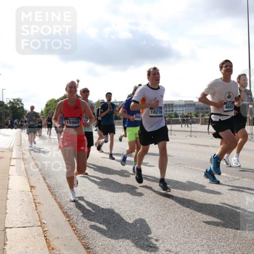 29.06.2025 - hella hamburg halbmarathon Lena Gebhardt http://msf.ph/oto/8319432 29.06.2025 09:47:53 Lombardsbrücke 994, 15965, 18216, 4602, 745, 5880, 1164, 1217, 1562, 2196, 2296, 2404, 2714, 2851, 4602, 5091, 5092, 5315, 5923, 6684, 6990, 8084, 8362, 8395, 8901, 9171, 9178, 9944, 10384, 10900, 10968, 11019, 11202, 11227, 11559, 11745, 12290, 12462, 12704, 12751, 12865, 13029, 13419, 13514, 13798, 13854, 14387, 14459, 14601, 14934, 14952, 15015, 15261, 15415, 15701, 15965, 16123, 16158, 16964, 17154, 18419 meine-sportfotos.de