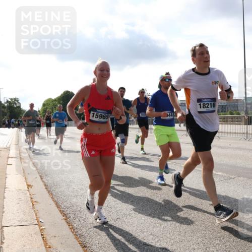 29.06.2025 - hella hamburg halbmarathon Lena Gebhardt http://msf.ph/oto/8319485 29.06.2025 09:47:53 Lombardsbrücke 12865, 15965, 1562, 44, 18216, 1164, 1217, 1562, 2196, 2296, 2404, 2714, 2851, 4602, 5091, 5092, 5315, 5923, 6684, 6990, 8084, 8362, 8395, 8901, 9171, 9178, 9944, 10384, 10900, 10968, 11019, 11202, 11227, 11559, 11745, 12290, 12462, 12704, 12751, 12865, 13029, 13419, 13514, 13798, 13854, 14387, 14459, 14601, 14934, 14952, 15015, 15261, 15415, 15701, 15965, 16123, 16158, 16964, 17154, 18419 meine-sportfotos.de