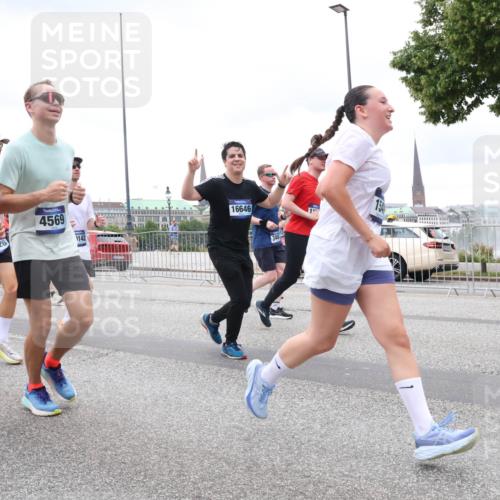 29.06.2025 - hella hamburg halbmarathon Lena Gebhardt http://msf.ph/oto/8319497 29.06.2025 10:57:11 Lombardsbrücke 4569, 4568, 12226, 1142, 16646, 348, 1207, 2041, 2370, 2871, 2932, 3195, 3348, 3387, 3388, 3418, 3470, 3485, 3516, 3517, 3723, 3851, 4086, 4094, 4106, 4118, 4180, 4241, 4485, 4568, 4569, 4611, 4998, 5057, 5316, 5589, 5639, 5738, 5944, 6053, 6284, 6348, 6349, 6832, 6981, 7381, 7416, 7417, 7592, 7728, 7787, 7964, 8035, 8039, 8150, 8197, 8224, 8287, 8386, 8540, 8546, 8552, 8679, 8851, 8853, 9110, 9298, 9299 meine-sportfotos.de