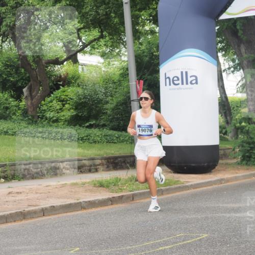 29.06.2025 - hella hamburg halbmarathon KatJ http://msf.ph/oto/8319501 29.06.2025 10:16:15 Zwischen KM18-KM19  meine-sportfotos.de