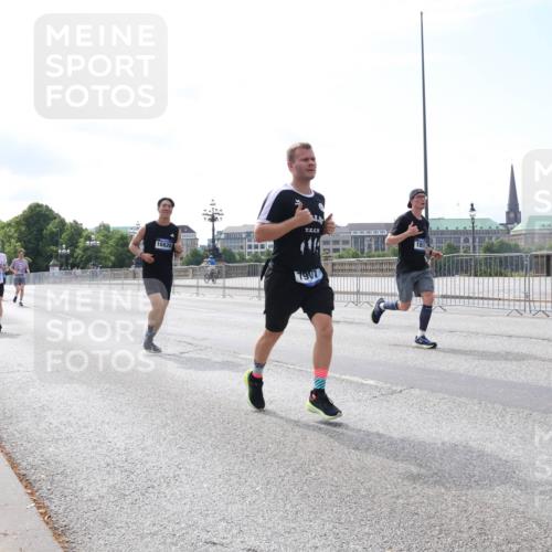 29.06.2025 - hella hamburg halbmarathon Lena Gebhardt http://msf.ph/oto/8319503 29.06.2025 10:12:43 Lombardsbrücke 8917, 16826, 7907, 1020, 1051, 1249, 1610, 1785, 1850, 1851, 1939, 2531, 2661, 2891, 2942, 2963, 2964, 3182, 3248, 3262, 3746, 4453, 4499, 4532, 4554, 5150, 5166, 5176, 5597, 5598, 6207, 6822, 6871, 6966, 7014, 7873, 7907, 8917, 8971, 9254, 9405, 10067, 10402, 10581, 10685, 11025, 11509, 11720, 12456, 13566, 13816, 14404, 14540, 14863, 14868, 14869, 15012, 15369, 15531, 16323, 16379, 16473, 16826, 16911, 17061, 17994, 18178, 18493, 18530 meine-sportfotos.de