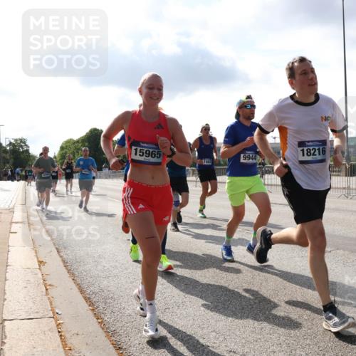 29.06.2025 - hella hamburg halbmarathon Lena Gebhardt http://msf.ph/oto/8319504 29.06.2025 09:47:53 Lombardsbrücke 18841, 15965, 9944, 1562, 18216, 1164, 1217, 1562, 2196, 2296, 2404, 2714, 2851, 4602, 5091, 5092, 5315, 5923, 6684, 6990, 8084, 8362, 8395, 8901, 9171, 9178, 9944, 10384, 10900, 10968, 11019, 11202, 11227, 11559, 11745, 12290, 12462, 12704, 12751, 12865, 13029, 13419, 13514, 13798, 13854, 14387, 14459, 14601, 14934, 14952, 15015, 15261, 15415, 15701, 15965, 16123, 16158, 16964, 17154, 18419 meine-sportfotos.de