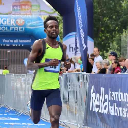 29.06.2025 - hella hamburg halbmarathon Strokosch-Dieckow http://msf.ph/oto/8319535 29.06.2025 10:04:31 Ziel 58, 59 meine-sportfotos.de