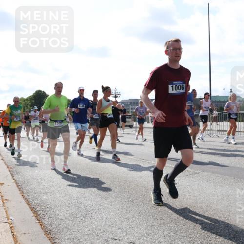 29.06.2025 - hella hamburg halbmarathon Lena Gebhardt http://msf.ph/oto/8319549 29.06.2025 10:00:04 Lombardsbrücke 19178, 15097, 5341, 14750, 1006, 12248, 16121, 10337, 1006, 1019, 1125, 1180, 1239, 1264, 1526, 1834, 1914, 1955, 2027, 2086, 2099, 2159, 2348, 2364, 2391, 2432, 2447, 2582, 2584, 2606, 2652, 2676, 2677, 2730, 2910, 3177, 3181, 3279, 3668, 3836, 3861, 3898, 4013, 4231, 4426, 4632, 4772, 4796, 4837, 5015, 5134, 5272, 5277, 5341, 5728, 6082, 6084, 6104, 6174, 6201, 6202, 6260, 6462, 6470, 6581, 6587, 8330, 9142, 9984, 10031, 11039, 11568, 11844 meine-sportfotos.de
