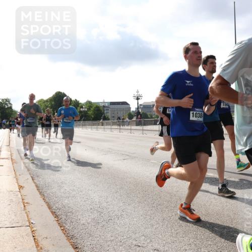 29.06.2025 - hella hamburg halbmarathon Lena Gebhardt http://msf.ph/oto/8319594 29.06.2025 09:47:54 Lombardsbrücke 18841, 12865, 10384, 156, 164, 1164, 1217, 1385, 1562, 1743, 2196, 2296, 2404, 2714, 2851, 4602, 5091, 5092, 5315, 5923, 6684, 6990, 8084, 8362, 8395, 8901, 9171, 9178, 9944, 10384, 10900, 10968, 11019, 11202, 11227, 11559, 11620, 11745, 12290, 12462, 12704, 12751, 12865, 13029, 13419, 13514, 13798, 13854, 14387, 14459, 14601, 14934, 14952, 15015, 15261, 15415, 15701, 15965, 16123, 16158, 16964, 17154, 18419 meine-sportfotos.de
