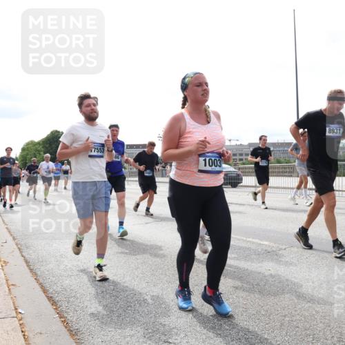 29.06.2025 - hella hamburg halbmarathon Lena Gebhardt http://msf.ph/oto/8319601 29.06.2025 10:22:41 Lombardsbrücke 7553, 86, 1003, 8931, 1029, 1187, 1419, 1598, 1853, 2022, 2294, 2351, 2479, 2766, 2886, 3003, 3034, 3108, 3430, 3457, 3511, 3600, 3601, 3910, 3946, 4113, 4114, 4131, 4556, 4559, 4829, 4969, 4970, 5079, 5223, 5343, 5629, 5798, 5838, 6030, 6048, 6049, 6303, 6307, 6347, 6820, 6826, 6899, 7097, 7188, 7190, 7266, 7276, 7529, 7794, 7925, 8355, 8511, 8855, 8884, 8931, 9256, 10205, 10826, 12190, 13921, 14525, 14801 meine-sportfotos.de