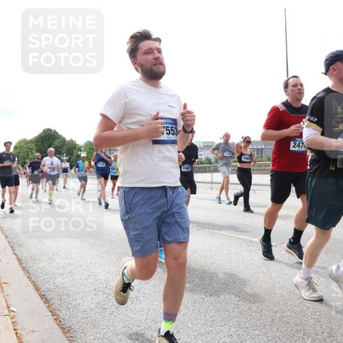 29.06.2025 - hella hamburg halbmarathon Lena Gebhardt http://msf.ph/oto/8319683 29.06.2025 10:22:42 Lombardsbrücke 7553, 5798, 16667, 12592, 4969, 247, 1029, 1187, 1419, 1598, 1853, 2022, 2294, 2351, 2479, 2766, 2886, 3003, 3029, 3034, 3108, 3430, 3457, 3511, 3600, 3601, 3910, 3946, 4113, 4114, 4131, 4556, 4559, 4829, 4969, 4970, 5079, 5223, 5343, 5629, 5798, 5838, 6030, 6048, 6049, 6303, 6307, 6347, 6820, 6826, 6899, 7097, 7188, 7190, 7266, 7276, 7529, 7794, 7925, 8355, 8511, 8855, 8931, 9256, 10205, 10826, 12190, 13921, 14525, 14801 meine-sportfotos.de