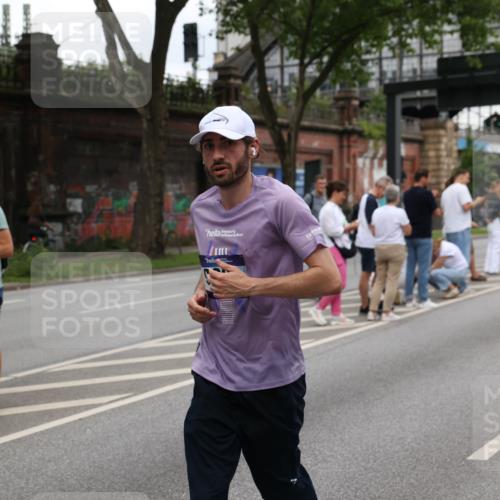 29.06.2025 - hella hamburg halbmarathon Yannick Fuchs http://msf.ph/oto/8319690 29.06.2025 10:50:57 20KM 1387, 1485, 2034, 2282, 2417, 2676, 3435, 3836, 4167, 4940, 5033, 5728, 6272, 6399, 6416, 6835, 7716, 8393, 8825, 9488, 9577, 9727, 9820, 9934, 10133, 10212, 11043, 11083, 11212, 11590, 11612, 11832, 12014, 12440, 12523, 13245, 13666, 13863, 14139, 14369, 15125, 15145, 15712, 15726, 16093, 16113, 16257, 16261, 16470, 16830, 16909, 17160, 17617, 17779, 17828, 17848, 18208, 18388, 18652, 19184 meine-sportfotos.de