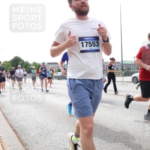 29.06.2025 - hella hamburg halbmarathon Lena Gebhardt http://msf.ph/oto/8319699 29.06.2025 10:22:42 Lombardsbrücke 5798, 718, 17553, 496, 1029, 1187, 1419, 1598, 1853, 2022, 2294, 2351, 2479, 2766, 2886, 3003, 3029, 3034, 3108, 3430, 3457, 3511, 3600, 3601, 3910, 3946, 4113, 4114, 4131, 4556, 4559, 4829, 4969, 4970, 5079, 5223, 5343, 5629, 5798, 5838, 6030, 6048, 6049, 6303, 6307, 6347, 6820, 6826, 6899, 7097, 7188, 7190, 7266, 7276, 7529, 7794, 7925, 8355, 8511, 8855, 8931, 9256, 10205, 10826, 12190, 13921, 14525, 14801 meine-sportfotos.de