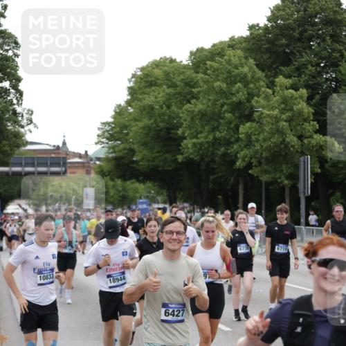 29.06.2025 - hella hamburg halbmarathon Jannik Wohlers http://msf.ph/oto/8319718 29.06.2025 10:39:18 Lombardsbrücke 2313, 2578, 2976, 3046, 4298, 4609, 4752, 5045, 5701, 6427, 6428, 6719, 6726, 6739, 7053, 7125, 7199, 7429, 8612, 8995, 9080, 9569, 9698, 9747, 9777, 10441, 10626, 10627, 10666, 10714, 10833, 10901, 10939, 11461, 11664, 11982, 12150, 12631, 12680, 13495, 13644, 14111, 14674, 14882, 15265, 15494, 16178, 16532, 17379, 17407, 17634, 17666, 17695, 18944, 19121 meine-sportfotos.de