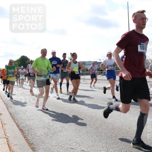 29.06.2025 - hella hamburg halbmarathon Lena Gebhardt http://msf.ph/oto/8319724 29.06.2025 10:00:05 Lombardsbrücke 5341, 1475, 19178, 14429, 1815, 15097, 8730, 1006, 1006, 1019, 1125, 1180, 1239, 1264, 1526, 1834, 1914, 1955, 2027, 2086, 2099, 2159, 2348, 2364, 2391, 2432, 2447, 2582, 2584, 2606, 2652, 2676, 2677, 2730, 2910, 3177, 3181, 3279, 3319, 3668, 3836, 3861, 3898, 4013, 4231, 4426, 4594, 4632, 4772, 4796, 4813, 4837, 5015, 5134, 5272, 5277, 5341, 5728, 6082, 6084, 6104, 6174, 6201, 6202, 6260, 6462, 6470, 6581, 6587, 8330, 9142, 9984, 10031, 11039, 11568, 11844 meine-sportfotos.de