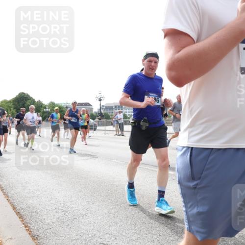 29.06.2025 - hella hamburg halbmarathon Lena Gebhardt http://msf.ph/oto/8319728 29.06.2025 10:22:42 Lombardsbrücke 17557, 5798, 7188, 96, 1755, 1029, 1187, 1419, 1598, 1853, 2022, 2294, 2351, 2479, 2766, 2886, 3003, 3029, 3034, 3108, 3430, 3457, 3511, 3600, 3601, 3910, 3946, 4113, 4114, 4131, 4556, 4559, 4829, 4969, 4970, 5079, 5223, 5343, 5629, 5798, 5838, 6030, 6048, 6049, 6303, 6307, 6347, 6820, 6826, 6899, 7097, 7188, 7190, 7266, 7276, 7529, 7794, 7925, 8355, 8511, 8855, 8931, 9256, 10205, 10826, 12190, 13921, 14525, 14801 meine-sportfotos.de