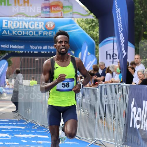29.06.2025 - hella hamburg halbmarathon Strokosch-Dieckow http://msf.ph/oto/8319729 29.06.2025 10:04:31 Ziel 58, 59 meine-sportfotos.de