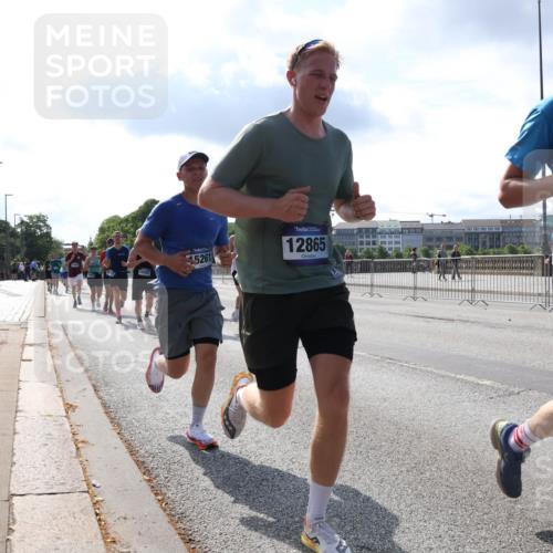29.06.2025 - hella hamburg halbmarathon Lena Gebhardt http://msf.ph/oto/8319737 29.06.2025 09:47:56 Lombardsbrücke 14387, 5261, 12865, 18841, 1164, 1217, 1385, 1562, 1743, 2196, 2296, 2404, 2714, 2851, 3959, 4602, 5091, 5092, 5315, 5923, 6684, 6829, 6990, 8084, 8362, 8395, 8901, 9178, 9944, 10384, 10900, 10968, 11019, 11202, 11227, 11559, 11620, 11745, 12290, 12462, 12704, 12751, 12865, 13029, 13419, 13514, 13595, 13798, 13854, 14387, 14459, 14601, 14908, 14934, 14952, 15015, 15261, 15415, 15701, 15965, 16123, 16158, 16964, 17154, 18419 meine-sportfotos.de