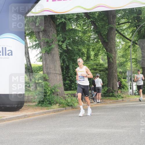 29.06.2025 - hella hamburg halbmarathon KatJ http://msf.ph/oto/8319742 29.06.2025 10:16:22 Zwischen KM18-KM19  meine-sportfotos.de