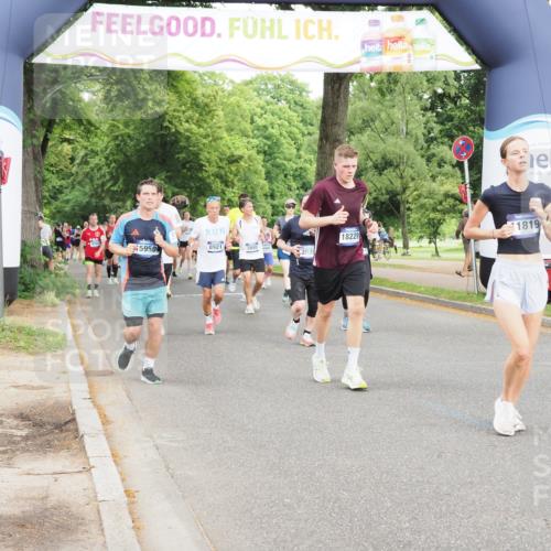 29.06.2025 - hella hamburg halbmarathon MichiJ http://msf.ph/oto/8319788 29.06.2025 10:37:10 Zwischen KM18-KM19 2020, 2234, 2880, 3414, 3562, 4247, 7657, 8819, 8921, 9303, 9770, 11819, 12421, 12670, 15950, 17745 meine-sportfotos.de