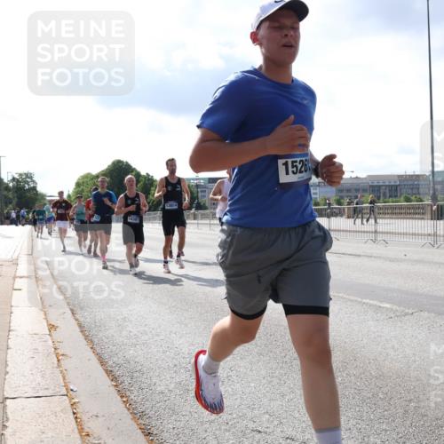 29.06.2025 - hella hamburg halbmarathon Lena Gebhardt http://msf.ph/oto/8319790 29.06.2025 09:47:57 Lombardsbrücke 14387, 13854, 1526, 1164, 1217, 1385, 1562, 1743, 2196, 2296, 2404, 2714, 2851, 3959, 4602, 4860, 5091, 5092, 5315, 5923, 6684, 6829, 6990, 8084, 8362, 8395, 8901, 9178, 9944, 10384, 10900, 10968, 11019, 11202, 11227, 11559, 11620, 11745, 12290, 12462, 12514, 12704, 12751, 12865, 13029, 13419, 13514, 13595, 13798, 13854, 14387, 14601, 14908, 14934, 14952, 15015, 15261, 15415, 15701, 15965, 16123, 16158, 16964, 17154, 18419 meine-sportfotos.de