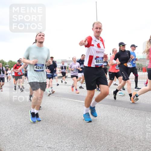 29.06.2025 - hella hamburg halbmarathon Lena Gebhardt http://msf.ph/oto/8319831 29.06.2025 10:57:14 Lombardsbrücke 2871, 69, 14414, 4241, 10440, 11323, 6832, 12477, 93, 796, 11179, 1207, 2041, 2370, 2871, 2932, 3195, 3348, 3387, 3388, 3418, 3470, 3485, 3723, 3750, 3851, 4086, 4094, 4106, 4118, 4180, 4241, 4485, 4568, 4569, 4611, 4998, 5057, 5117, 5316, 5589, 5639, 5738, 5944, 6053, 6284, 6827, 6832, 6981, 7381, 7416, 7417, 7592, 7728, 7787, 7964, 8035, 8039, 8197, 8224, 8287, 8386, 8540, 8546, 8552, 8679, 8851, 8853, 8873, 9110, 9298, 9299 meine-sportfotos.de